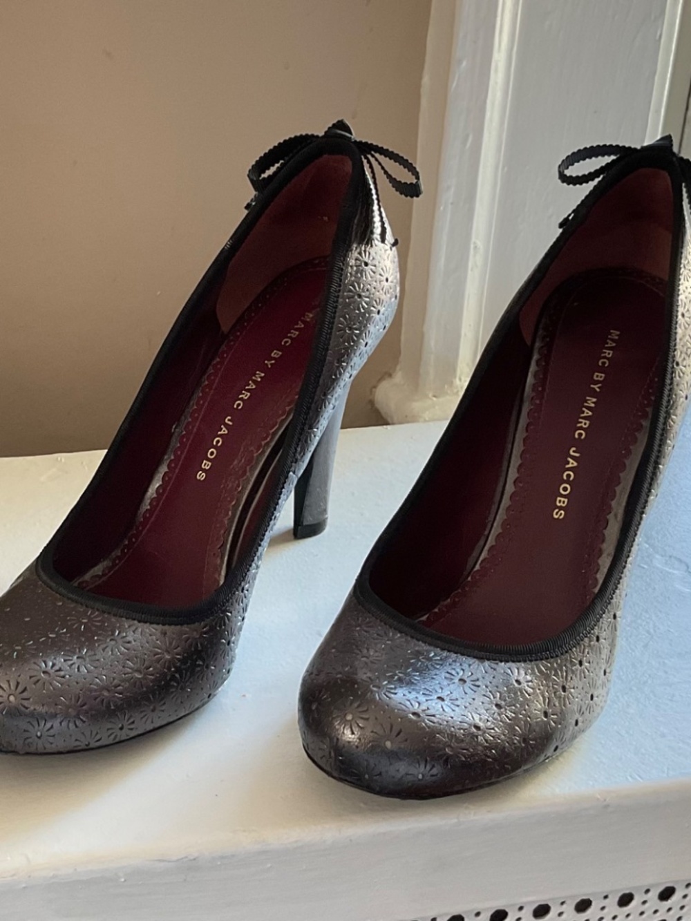 Marc Jacobs Silver Pumps sz 7.5 - Picture 2 of 7